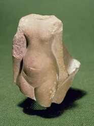 Torso einer ägyptischen Prinzessin, möglicherweise gefunden in Tell el-Amarna, Neues Reich